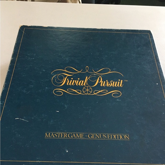 Trivial Pursuit Board Game - Classic Edition - Picture 3 of 4